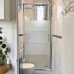 Lovely One-bedroom In 18th